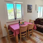 בית נופש House Karmela Sućuraj