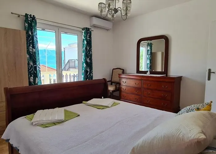 House Karmela Holiday home Sucuraj
