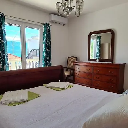 House Karmela Holiday home Sucuraj