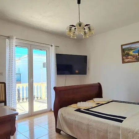 House Karmela