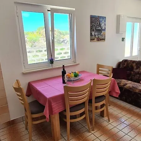 بيت للعطل House Karmela Sućuraj