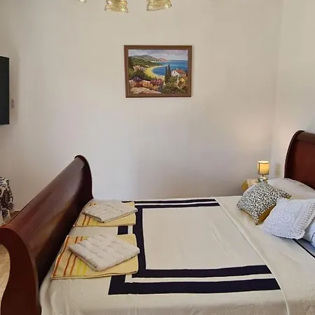 House Karmela Sucuraj