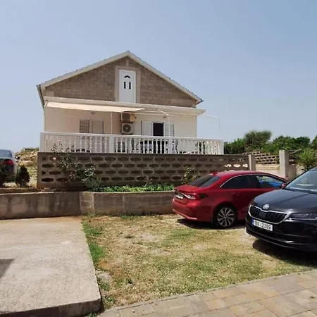 House Karmela * Sućuraj